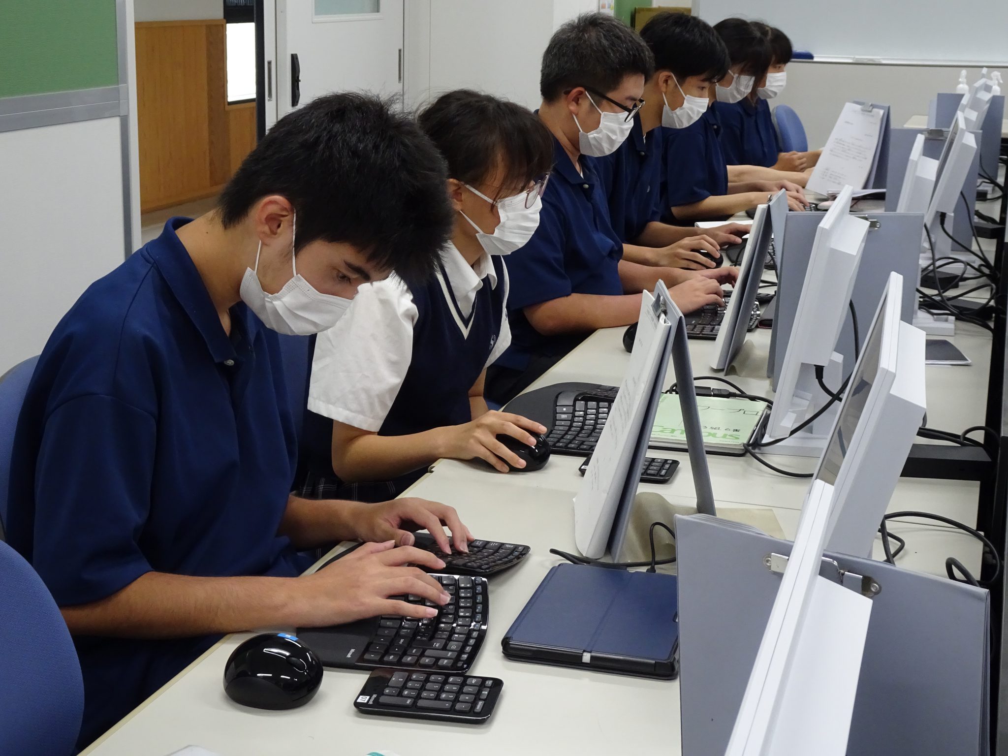 授業の様子 学校法人生蘭学園 生蘭高等専修学校 授業の様子 学校法人生蘭学園 生蘭高等専修学校